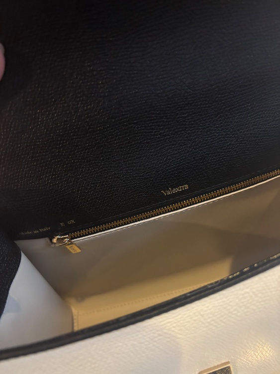 イジィデ　キアロスクーロ（ブランドバッグ）の商品画像 - 査定依頼日：2025年12月25日 - 最高査定価格：120,000円