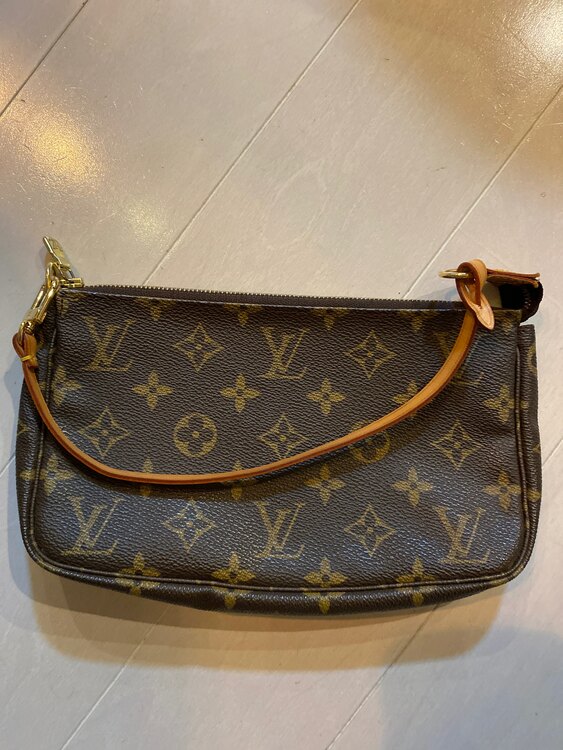 ポーチ（ブランドバッグ）の商品画像 - 査定依頼日：2025年3月18日 - 最高査定価格：50,000円