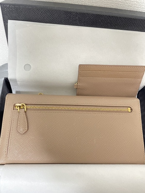 1MH132 SAFFIANO METAL CAMMEO（ブランド財布・小物）の商品画像 - 査定依頼日：2026年1月19日 - 最高査定価格：15,000円