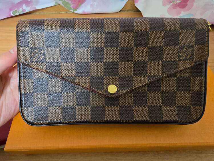 ポシェットフェリシー ダミエエベヌ（ブランドバッグ）の商品画像 - 査定依頼日：2025年1月4日 - 最高査定価格：120,000円