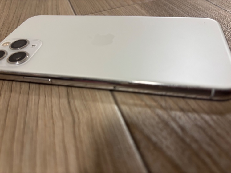 iPhone iPhone11 Pro 256GB docomo（スマホ）の商品画像 - 査定依頼日：2026年9月17日 - 最高査定価格：17,500円