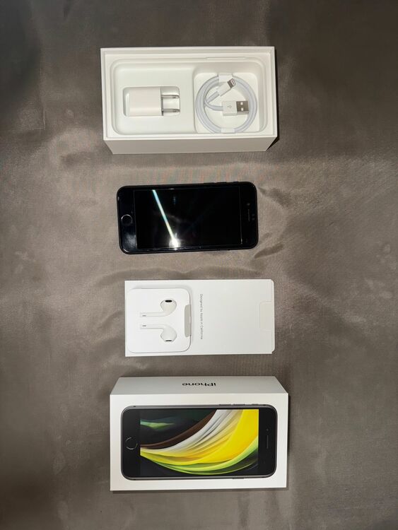 iPhone SE (第 2 世代) 128GB Softbank（スマホ）の商品画像 - 査定依頼日：2025年10月5日 - 最高査定価格：12,000円