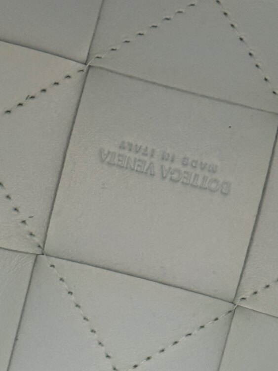 ボッテガ・ヴェネタ  （ブランドバッグ）の商品画像 - 査定依頼日：2025年4月21日 - 最高査定価格：60,000円