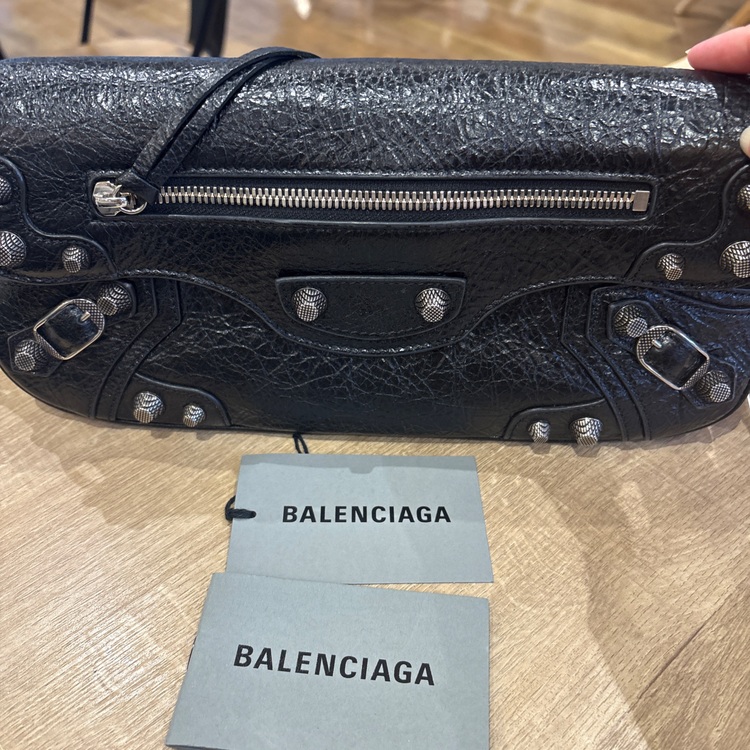 バレンシアガ  （ブランドバッグ）の商品画像 - 査定依頼日：2025年9月28日 - 最高査定価格：140,000円