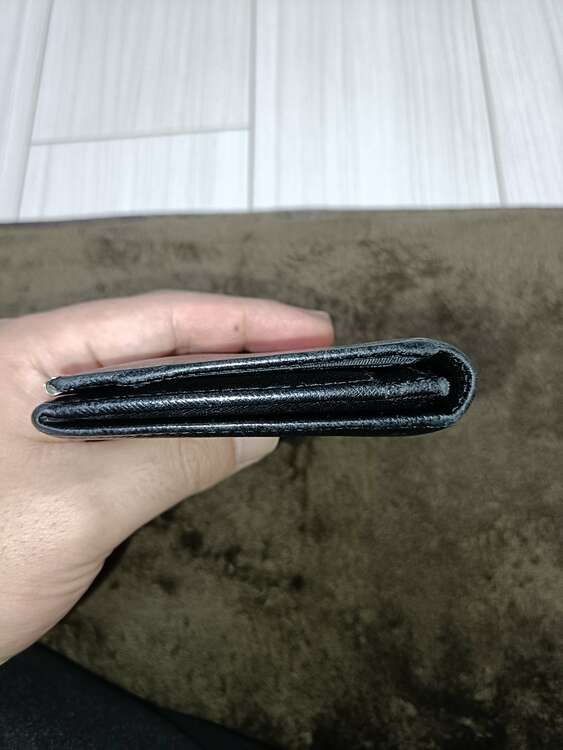 二つ折り財布（ブランド財布・小物）の商品画像 - 査定依頼日：2025年1月23日 - 最高査定価格：2,000円