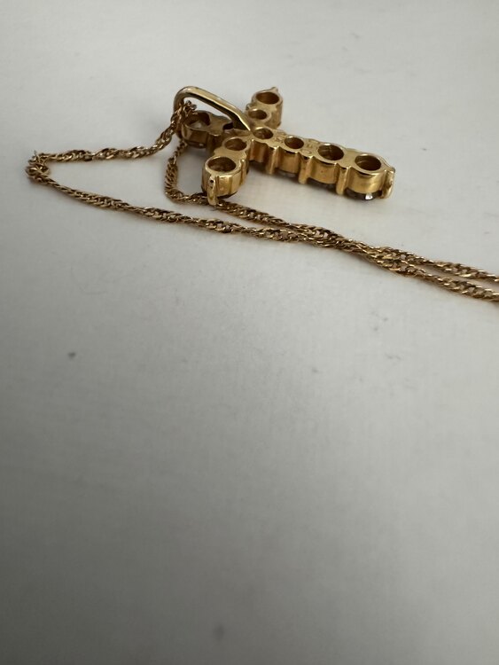 ダイヤクロスモチーフネックレス（金・貴金属）の商品画像 - 査定依頼日：2025年4月9日 - 最高査定価格：230,000円