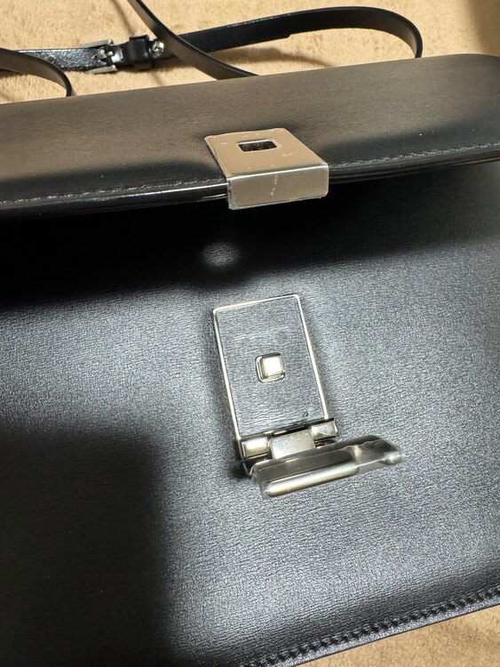 ヴァレクストラ  （ブランドバッグ）の商品画像 - 査定依頼日：2025年4月3日 - 最高査定価格：100,000円