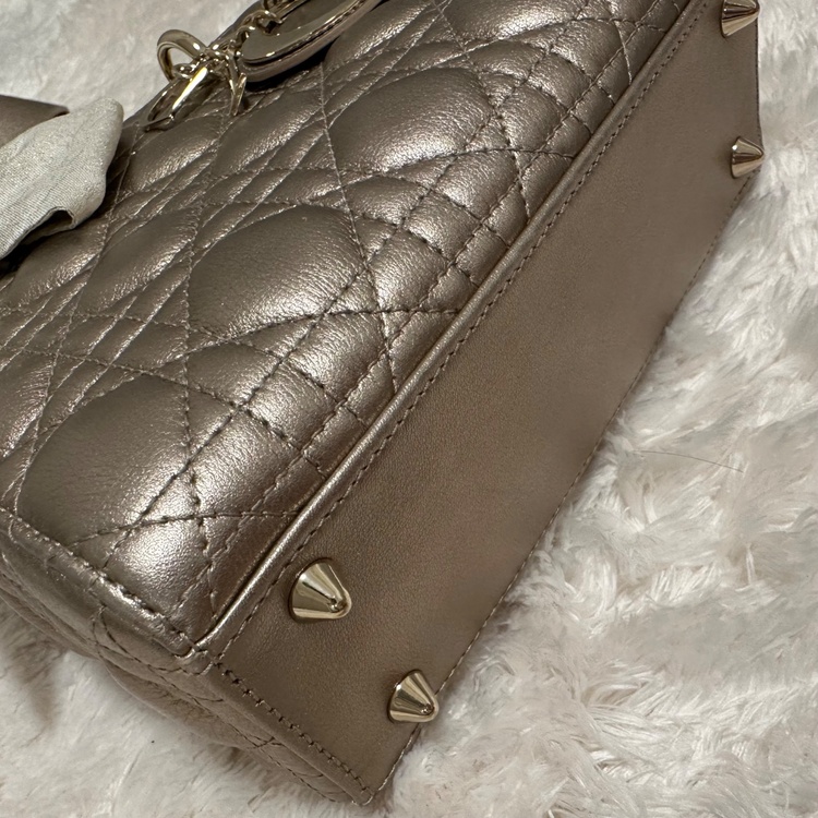 レディーディオール　ゴールド（ブランドバッグ）の商品画像 - 査定依頼日：2026年4月14日 - 最高査定価格：250,000円