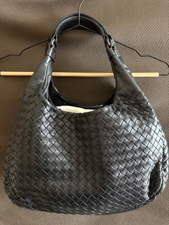 イントレチャートレザーショルダーバッグ（ブランドバッグ）の商品画像 - 査定依頼日：2025年10月4日 - 最高査定価格：140,000円