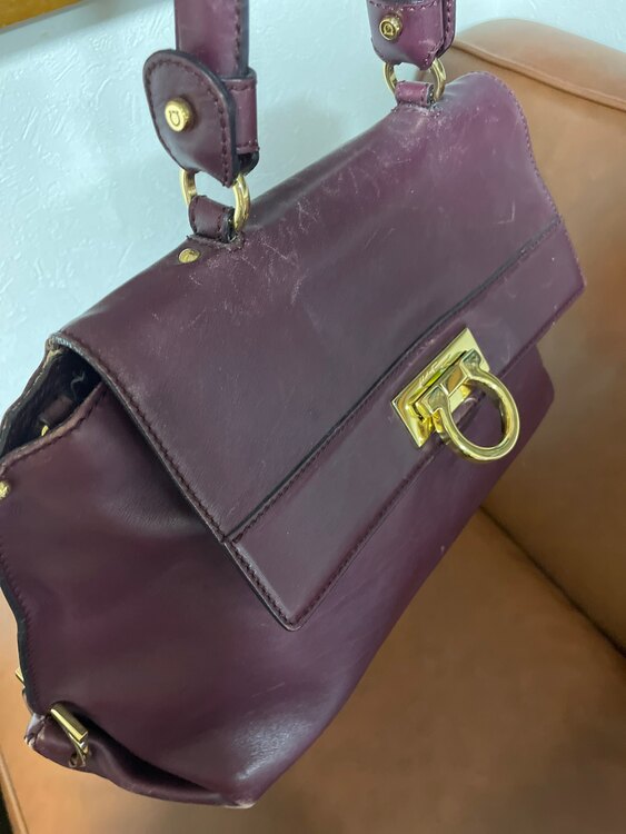 フェラガモ  （ブランドバッグ）の商品画像 - 査定依頼日：2025年5月24日 - 最高査定価格：5,000円