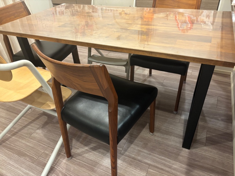 ダイニングチェア　4脚 KARE with リビングハウス（家具・寝具）の商品画像 - 査定依頼日：2026年6月6日 - 最高査定価格：3,000円