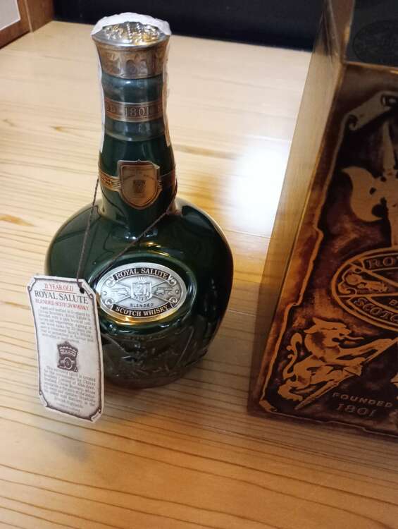 ROYAL SALUTE（お酒）の商品画像 - 査定依頼日：2025年5月2日 - 最高査定価格：10,500円