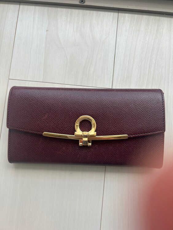 フェラガモ  （ブランドバッグ）の商品画像 - 査定依頼日：2025年5月28日 - 最高査定価格：12,000円