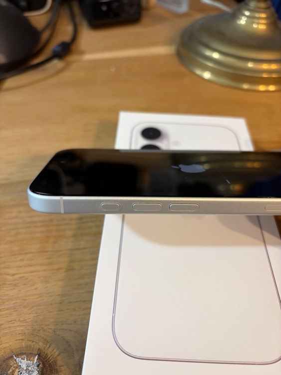 iPhone iPhone 16 256GB SIMフリー（スマホ）の商品画像 - 査定依頼日：2026年6月9日 - 最高査定価格：105,000円