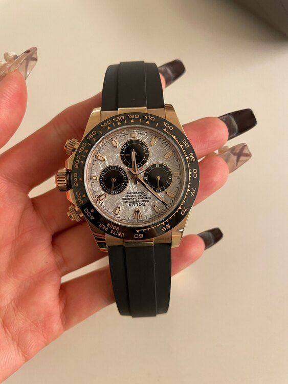 ロレックス デイトナ （高級時計）の商品画像 - 査定依頼日：2024年12月11日 - 最高査定価格：3,700,000円