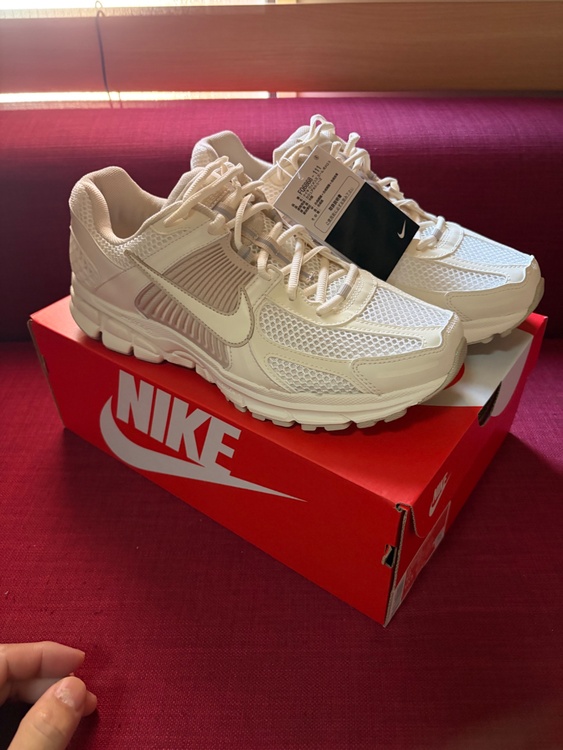 NIKEズームボレロ5（古着・ファッション）の商品画像 - 査定依頼日：2026年1月10日 - 最高査定価格：100,000円