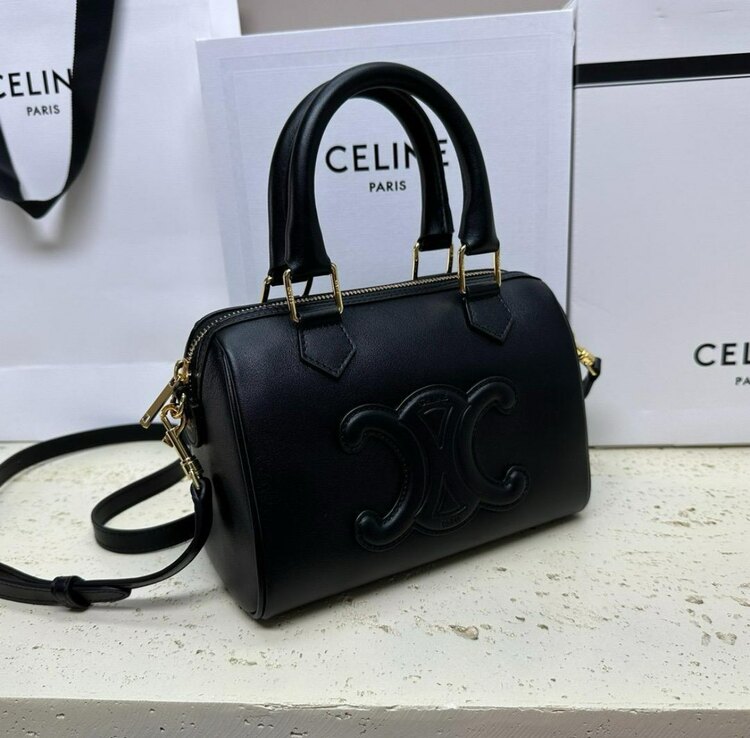 セリーヌ  （ブランドバッグ）の商品画像 - 査定依頼日：2025年2月19日 - 最高査定価格：210,000円