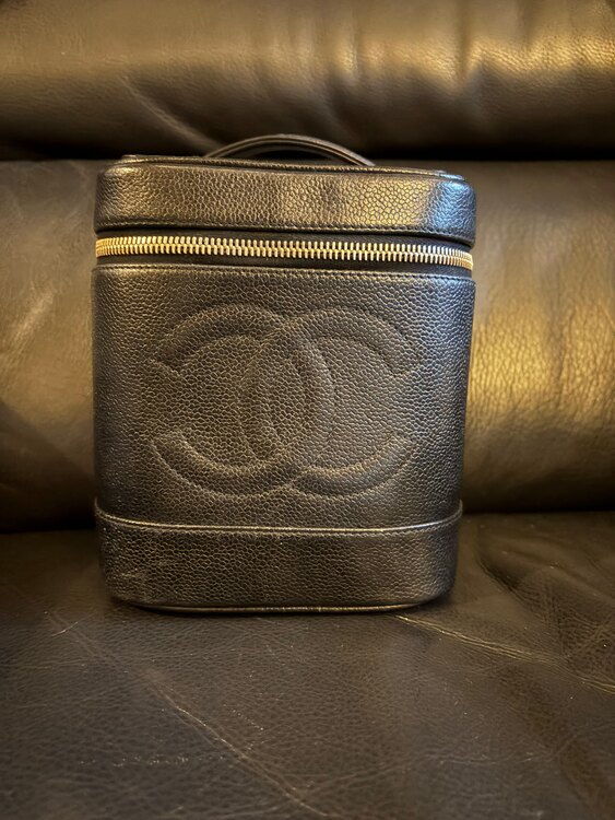 キャビアスキン　バニティ（ブランドバッグ）の商品画像 - 査定依頼日：2025年1月7日 - 最高査定価格：70,000円