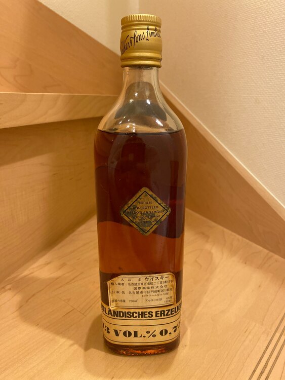 オールドスコッチウィスキーブラックラベル７６０ml（お酒）の商品画像 - 査定依頼日：2025年1月17日 - 最高査定価格：2,500円