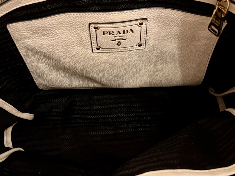 プラダ  （ブランドバッグ）の商品画像 - 査定依頼日：2025年6月9日 - 最高査定価格：75,000円