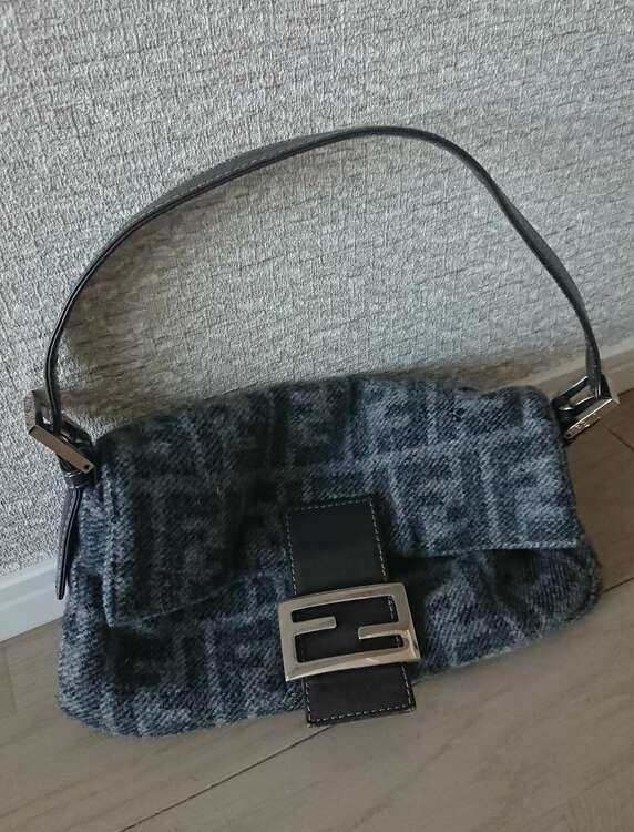 マンマバケット カシミヤ（ブランドバッグ）の商品画像 - 査定依頼日：2024年12月16日 - 最高査定価格：67,000円