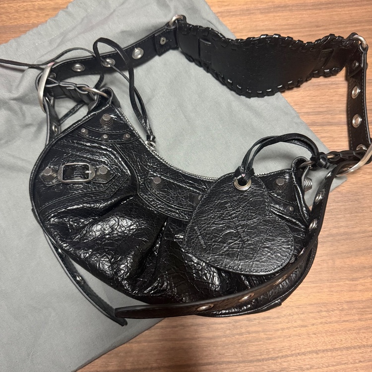 バレンシアガ  （ブランドバッグ）の商品画像 - 査定依頼日：2026年3月25日 - 最高査定価格：150,000円