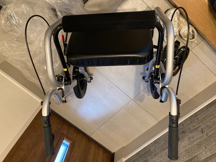 カルパゴン歩行機（介護用品）の商品画像 - 査定依頼日：2025年11月24日 - 最高査定価格：3,000円
