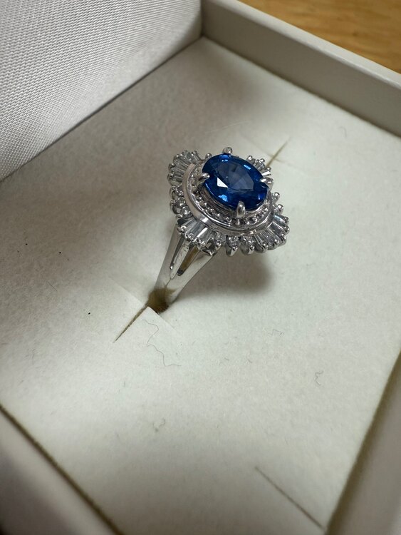 ブルーサファイアリング　pt900（宝石）の商品画像 - 査定依頼日：2025年4月1日 - 最高査定価格：100,000円