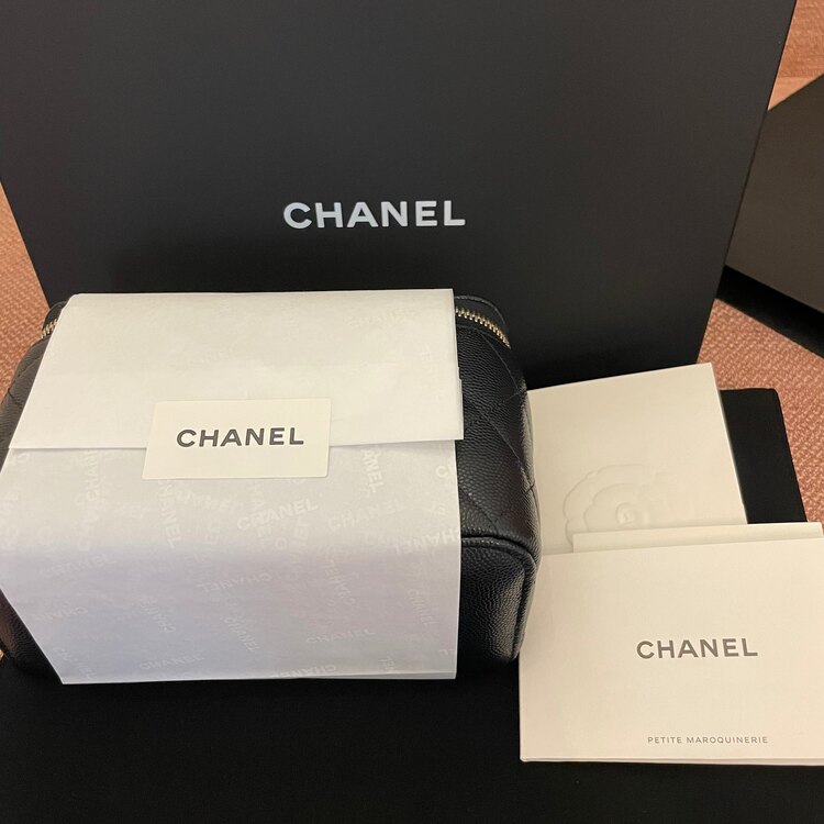 CHANEL 25P マトラッセ バニティバッグ キャビアスキン 黒（ブランドバッグ）の商品画像 - 査定依頼日：2025年4月13日 - 最高査定価格：400,000円