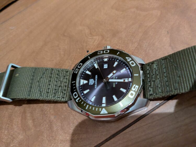 タグホイヤー アクアレーサー WAY101L.FC8222（高級時計）の商品画像 - 査定依頼日：2025年6月8日 - 最高査定価格：160,000円