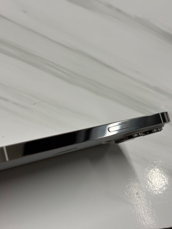 iPhone iPhone 14 Pro 256GB SIMフリー（スマホ）の商品画像 - 査定依頼日：2026年7月15日 - 最高査定価格：60,000円