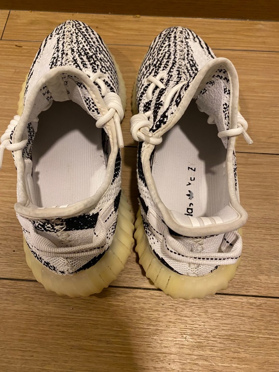 イージーブースト350v2ゼブラ（古着・ファッション）の商品画像 - 査定依頼日：2025年8月5日 - 最高査定価格：100,000円