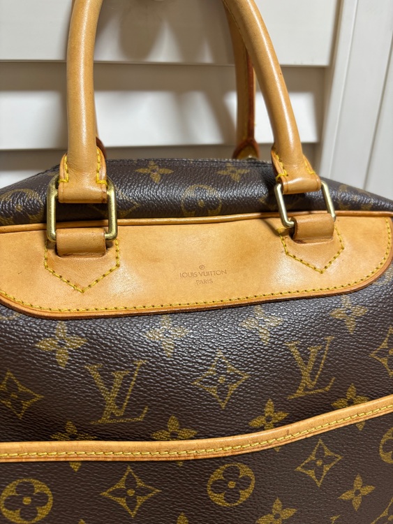 ドーヴィル（ブランドバッグ）の商品画像 - 査定依頼日：2025年12月1日 - 最高査定価格：30,000円