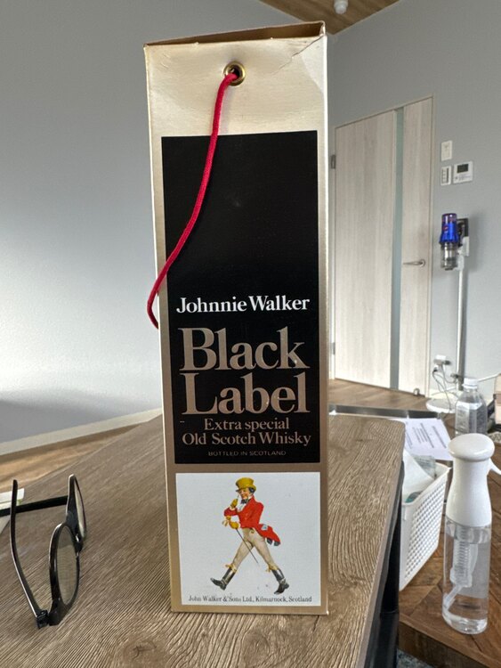 ジョニーウォーカー（お酒）の商品画像 - 査定依頼日：2025年3月14日 - 最高査定価格：4,000円