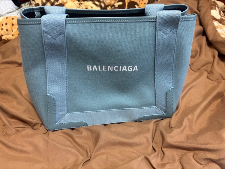 バレンシアガ  （ブランドバッグ）の商品画像 - 査定依頼日：2025年7月12日 - 最高査定価格：50,000円