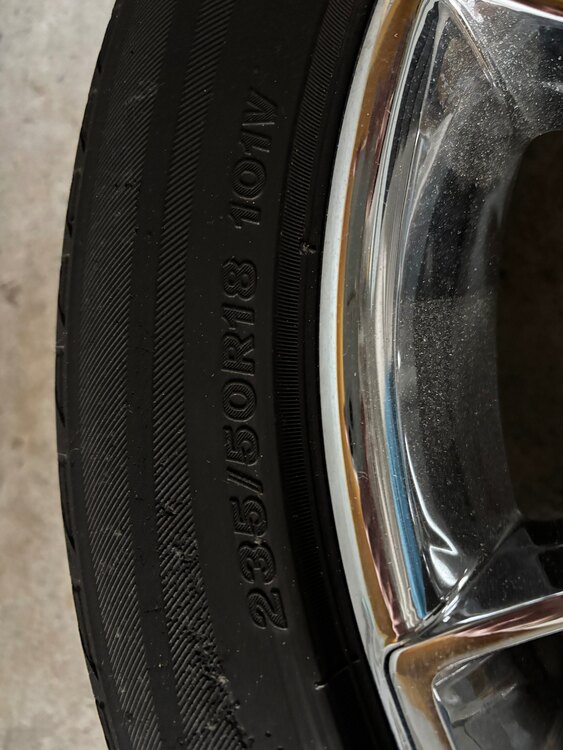 タイヤホイール（カー用品）の商品画像 - 査定依頼日：2025年4月2日 - 最高査定価格：500円