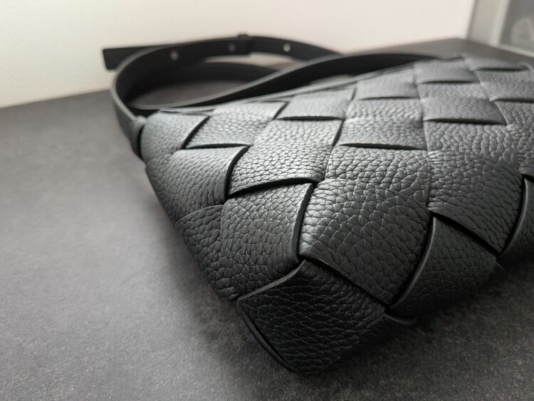 ボッテガ・ヴェネタ  （ブランドバッグ）の商品画像 - 査定依頼日：2025年10月20日 - 最高査定価格：250,000円