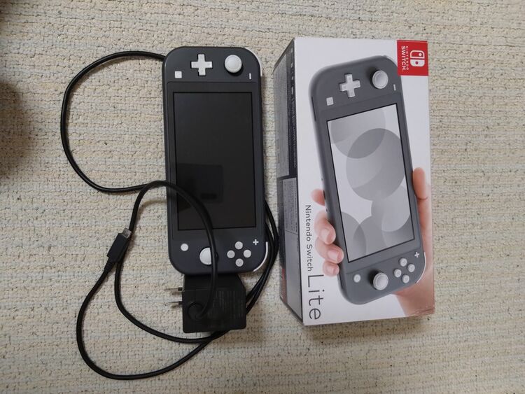 ニンテンドースイッチライト（ゲーム機本体・ゲームソフト）の商品画像 - 査定依頼日：2025年7月3日 - 最高査定価格：7,200円