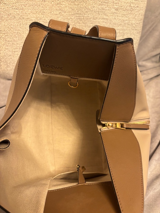 ロエベハンモックスモール（ブランドバッグ）の商品画像 - 査定依頼日：2025年8月30日 - 最高査定価格：130,000円