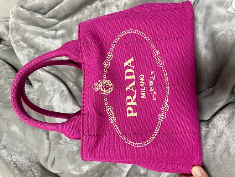 プラダ カナパトート Mサイズ（ブランドバッグ）の商品画像 - 査定依頼日：2025年6月2日 - 最高査定価格：65,000円