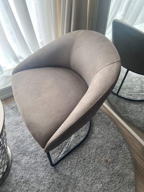 丸テーブルと椅子（家具・寝具）の商品画像 - 査定依頼日：2025年6月14日 - 最高査定価格：1,000円