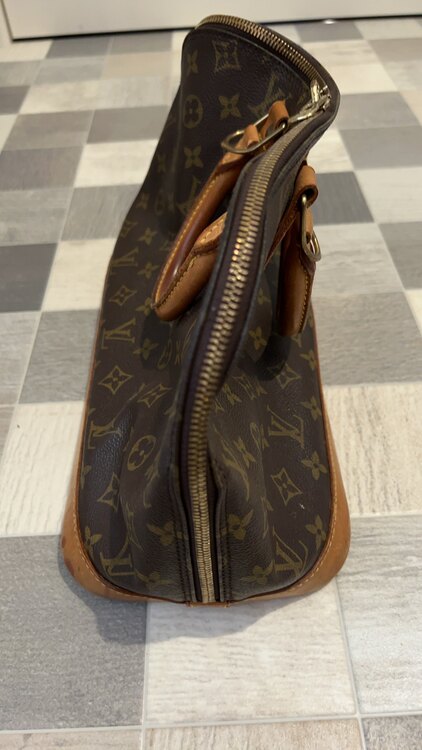ルイヴィトン モノグラム （ブランドバッグ）の商品画像 - 査定依頼日：2024年10月1日 - 最高査定価格：52,000円