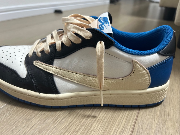 Travis Scott Fragment Nike Air Jordan 1（古着・ファッション）の商品画像 - 査定依頼日：2026年6月16日 - 最高査定価格：100,000円