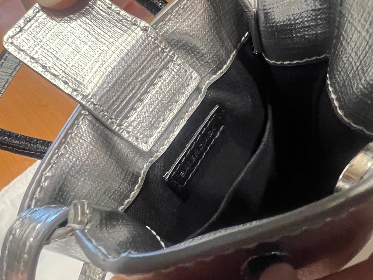 バレンシアガ フォンバッグ（ブランドバッグ）の商品画像 - 査定依頼日：2026年1月28日 - 最高査定価格：50,000円