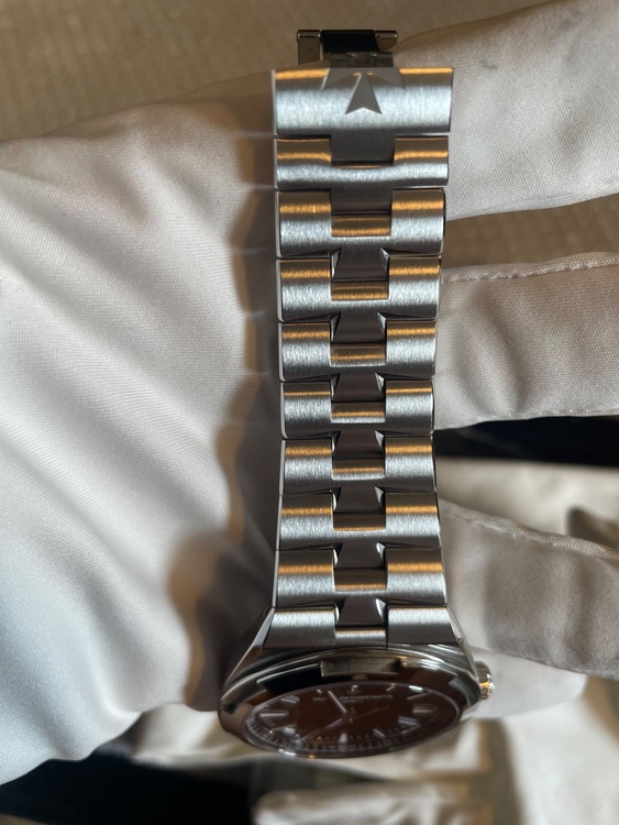 ヴァシュロン コンスタンタン オーヴァーシーズ 4500V/110A-b12（高級時計）の商品画像 - 査定依頼日：2025年9月19日 - 最高査定価格：3,350,000円