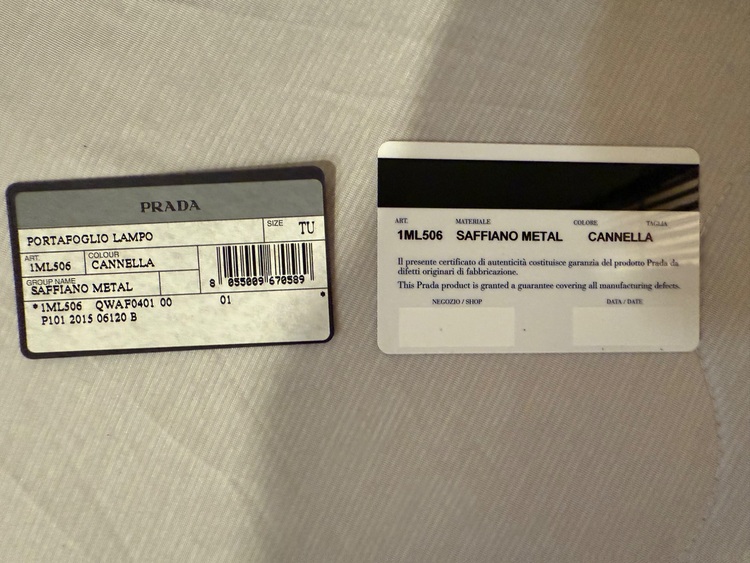 SAFFIANO METAL ZIP AROUND WALLET型番1ML506（ブランド財布・小物）の商品画像 - 査定依頼日：2025年10月7日 - 最高査定価格：100,000円