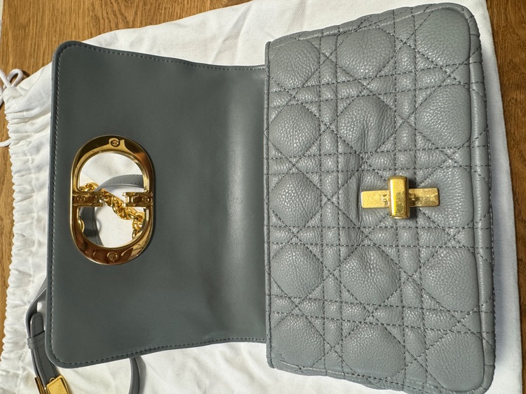 カナージュカロスモール　グレー（ブランドバッグ）の商品画像 - 査定依頼日：2025年7月26日 - 最高査定価格：220,000円