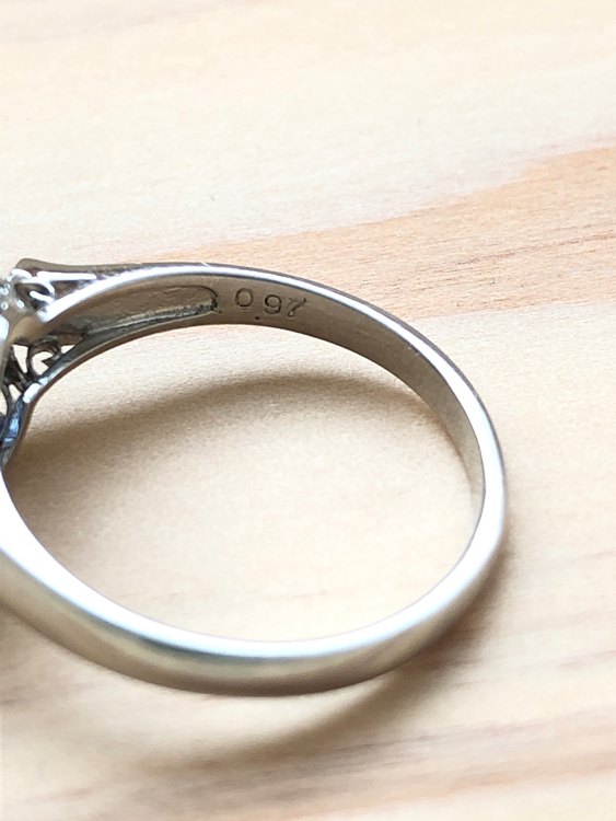 PT900 D0.25×S0.94（宝石）の商品画像 - 査定依頼日：2023年5月26日 - 最高査定価格：40,000円