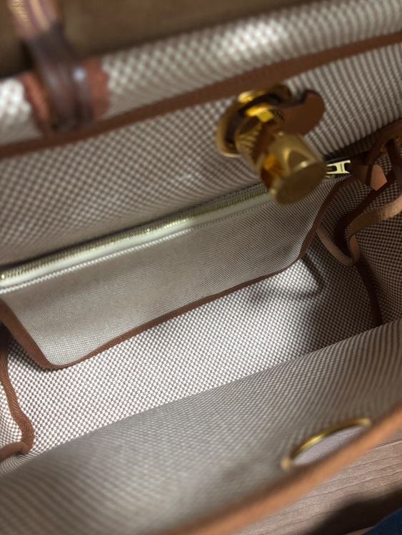 エールバックジップ31（ブランドバッグ）の商品画像 - 査定依頼日：2025年9月18日 - 最高査定価格：320,000円