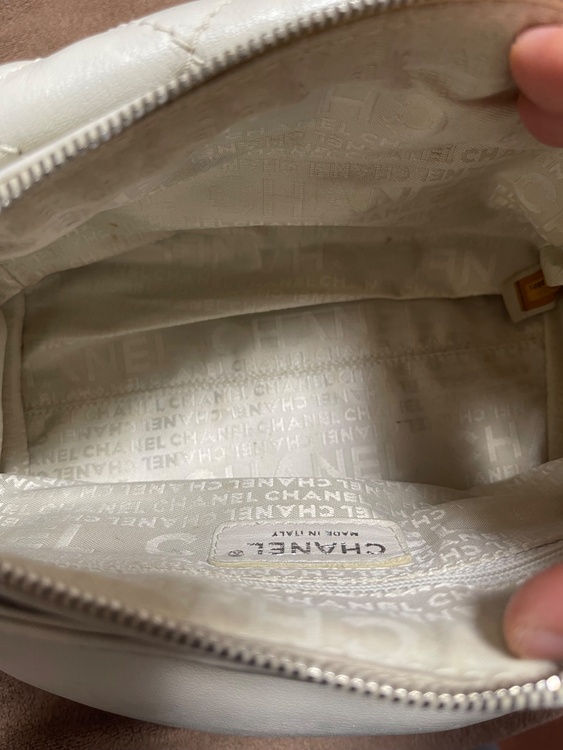 マトラッセチェーンショルダー　ホワイト　ラムスキン（ブランドバッグ）の商品画像 - 査定依頼日：2025年12月26日 - 最高査定価格：125,000円